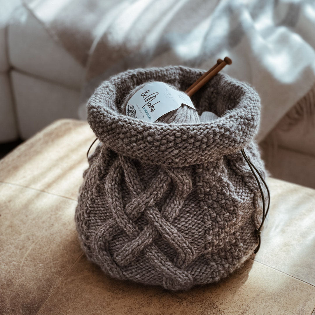 Chunky Comfort Keeper Bag Pattern knit in &Make Super Bulky – The